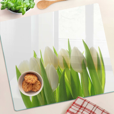 Schneidebrett glas Tulpen vor einem Hintergrund aus grünen Blättern