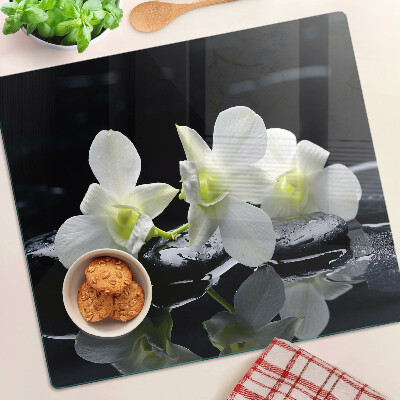 Schneidebrett glas Orchideen auf schwarzem Hintergrund