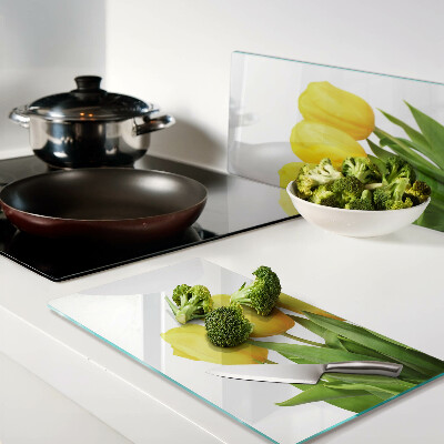 Glasschneidebrett Gelbe Tulpen auf grünem Hintergrund