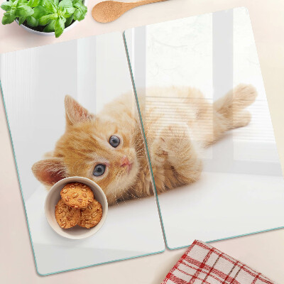 Glasschneidebrett Ingwer Kätzchen auf weißem Hintergrund