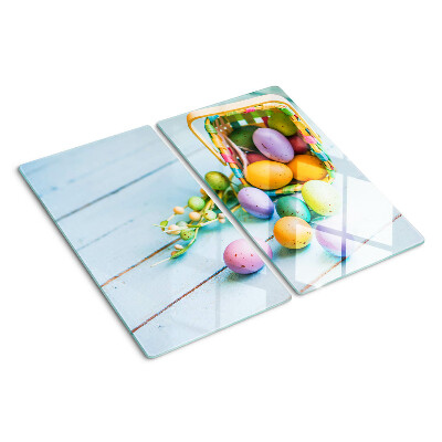 Glasschneidebrett Ostern gefärbte Eier in einem Korb