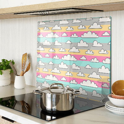 Schneidebrett glas Wolken auf pastellfarbenem Hintergrund