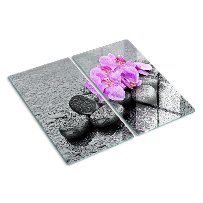 Schneidebrett glas Blumen und Steine gegen das Wasser