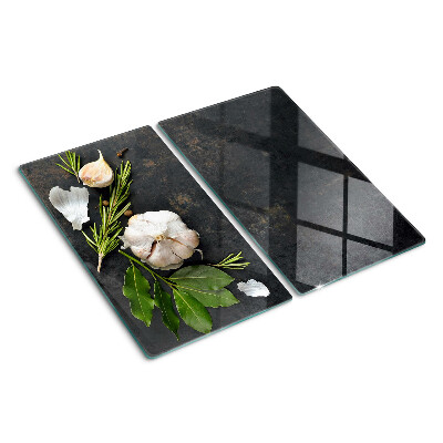 Schneidebrett glas Blumen und Kräuter auf Marmorhintergrund