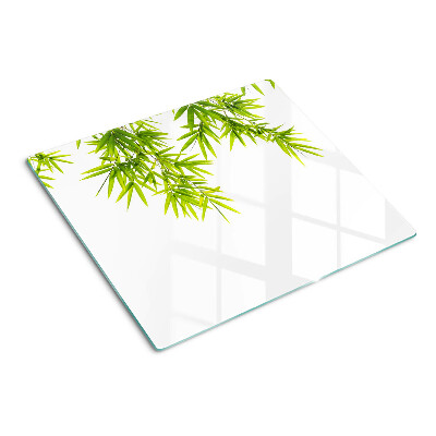Schneidebrett glas Bambusblätter auf dem Fensterhintergrund