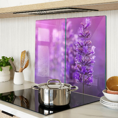 Glasschneidebrett Lavendelblüten auf violettem Hintergrund