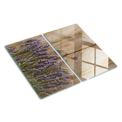 Glasschneidebrett Lavendel auf einem hölzernen Hintergrund
