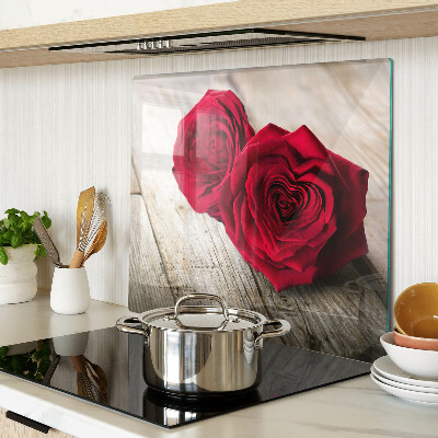Glasschneidebrett Rote Rosen auf einem hölzernen Hintergrund