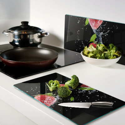 Schneidebrett glas Erdbeeren im Wasser