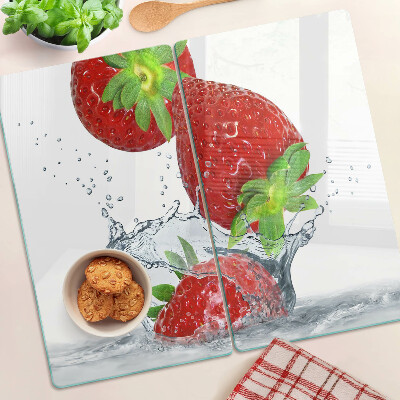 Schneidebrett glas Erdbeeren im Wasser