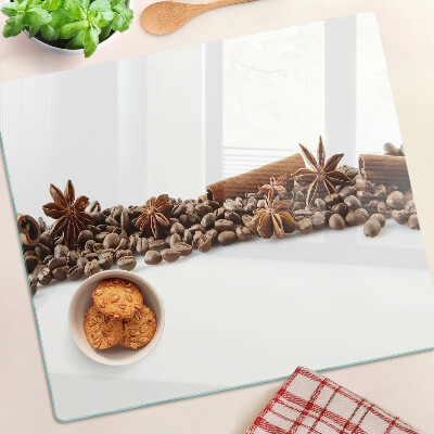 Schneidebrett glas Gewürze und Kaffeebohnen