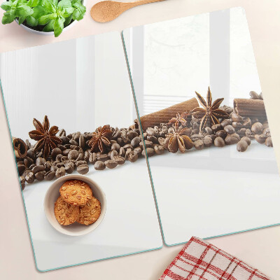 Schneidebrett glas Gewürze und Kaffeebohnen