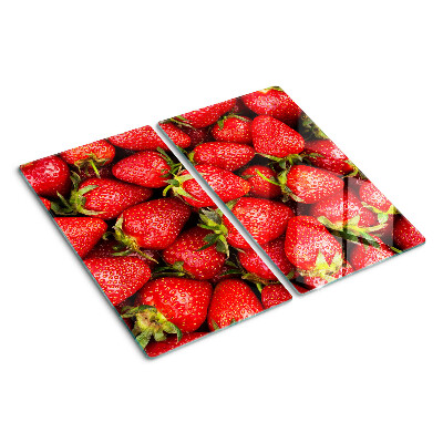 Schneidebrett glas Erdbeeren auf rotem Hintergrund