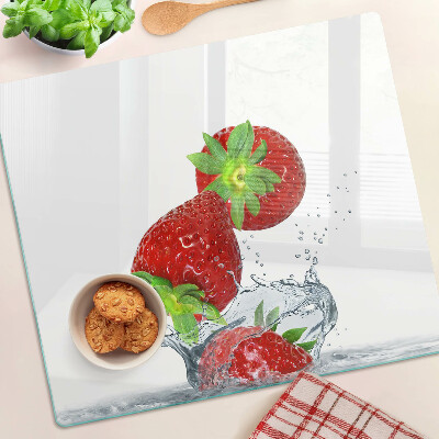 Glasschneidebrett Erdbeeren im Wasser
