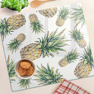 Schneidebrett glas Ananas auf weißem Hintergrund