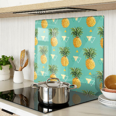 Schneidebrett glas Ananas auf türkisfarbenem Hintergrund