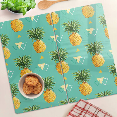 Schneidebrett glas Ananas auf türkisfarbenem Hintergrund