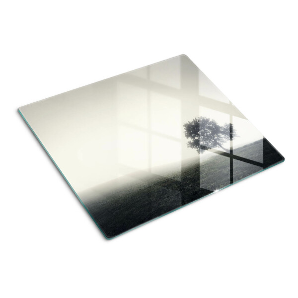Schneidebrett glas Ein Baum in einer nebligen Landschaft