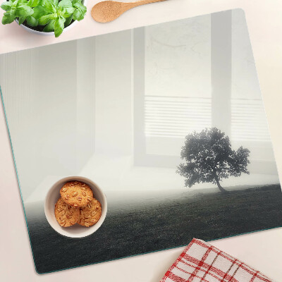 Schneidebrett glas Ein Baum in einer nebligen Landschaft