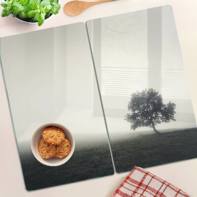 Schneidebrett glas Ein Baum in einer nebligen Landschaft