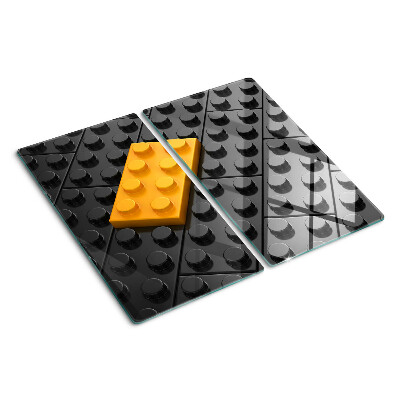 Schneidebrett glas LEGO Steine auf schwarzem Hintergrund