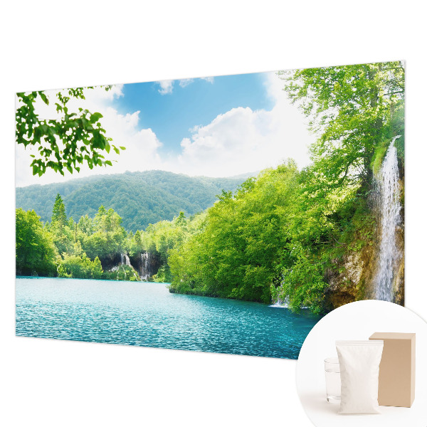 Vlies-Fototapete fürs Kinderzimmer mit einem natürlichen Wasserfallmotiv