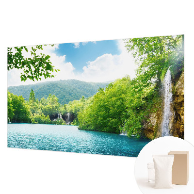 Vlies-Fototapete fürs Kinderzimmer mit einem natürlichen Wasserfallmotiv