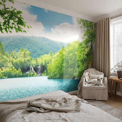 Vlies-Fototapete fürs Kinderzimmer mit einem natürlichen Wasserfallmotiv