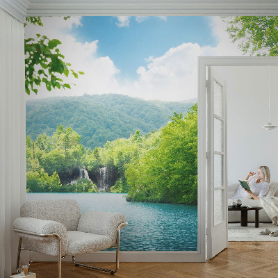 Vlies-Fototapete fürs Kinderzimmer mit einem natürlichen Wasserfallmotiv
