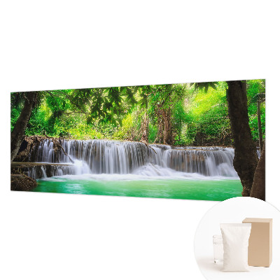 Motivtapete aus Vlies mit einem Motiv eines Waldwasserfalls