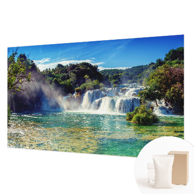 Fototapete fürs Wohnzimmer mit einer Wasserfalllandschaft
