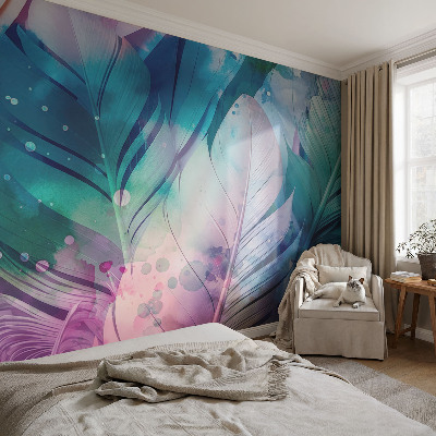 Vliestapete fürs Wohnzimmer mit buntem Federdesign