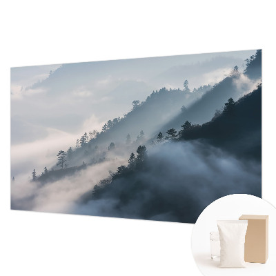 Bedruckte Vlies-Fototapete mit einer nebligen Landschaft als Motiv