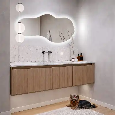 Organischer Wandspiegel mit Beleuchtung modernes Design