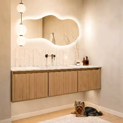 Organischer Wandspiegel mit Beleuchtung modernes Design