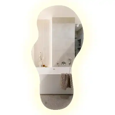 Organischer Wandspiegel mit Beleuchtung modernes Design