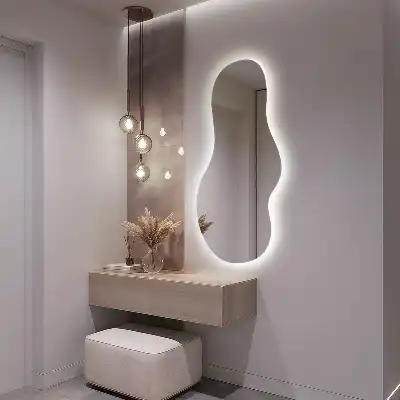 Organischer Wandspiegel mit Beleuchtung modernes Design