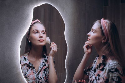 Asymmetrischer Led-Spiegel ohne Rahmen