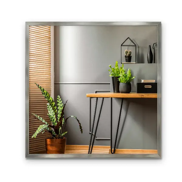 Spiegel mit Silberrahmen in modernem Design