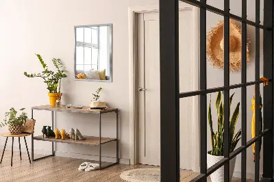 Spiegel mit Silberrahmen in modernem Design