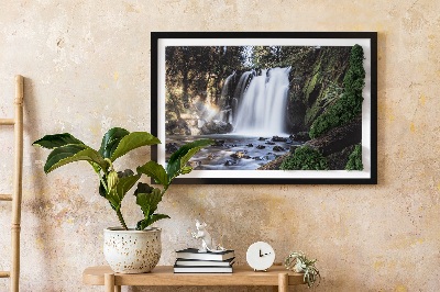 Stylegreen moosbild Wasserfall von Bäumen umgeben