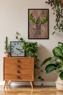 Moosbild wand Hirsch auf hölzernem Hintergrund