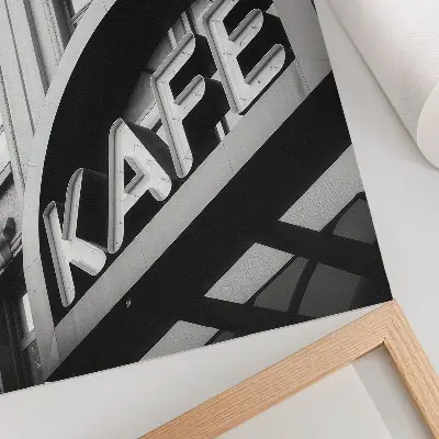 Poster mit einer nostalgischen Inschrift an der Gebäudefassade