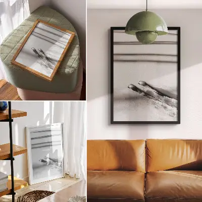Kunstdruck auf Leinwand minimalistisches Motiv mit weißgrauen Skiern, Schatten und Frieden