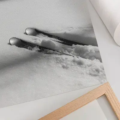 Kunstdruck auf Leinwand minimalistisches Motiv mit weißgrauen Skiern, Schatten und Frieden