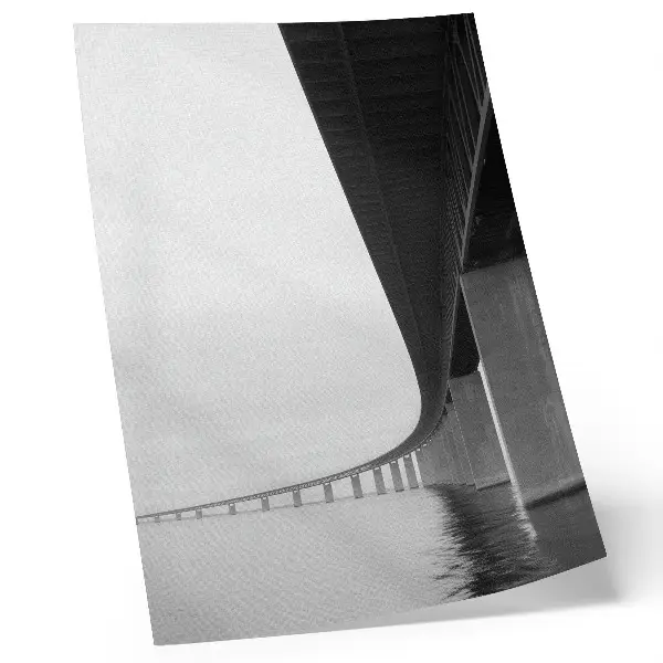 Poster Die große Konstruktion der Brücke über das Wasser