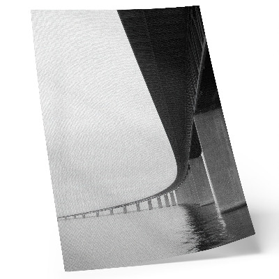 Poster Die grobe Konstruktion der Brücke über das Wasser