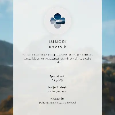 Leinwand Kunstdruck Berggipfel im Nebel mit einer Ausstrahlung von Frieden und Eleganz