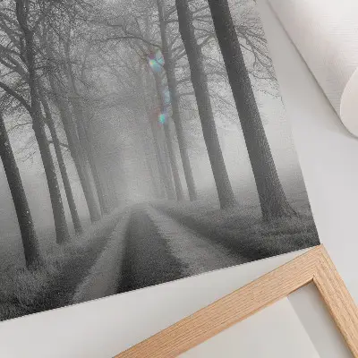 Poster mit Motiv einer nebligen Baumallee im modernen Minimalismus
