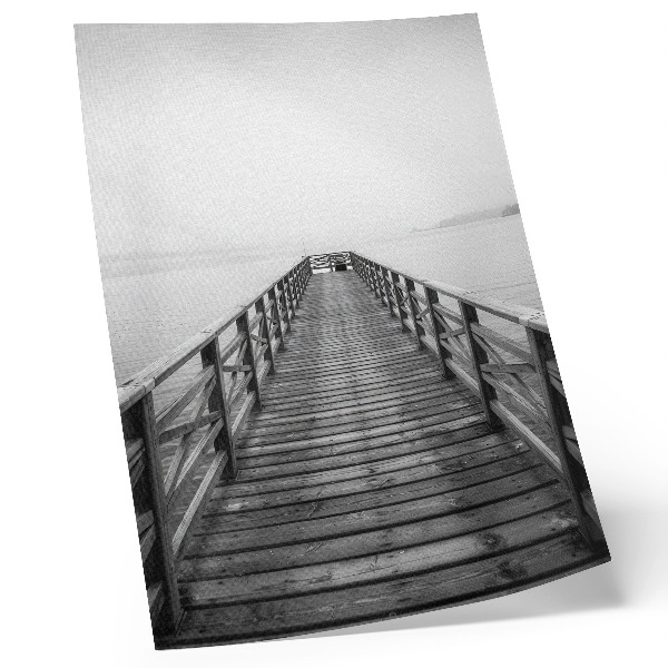 Poster Schwarz-weiße Pier, ruhiges Wasser, minimalistische Landschaft